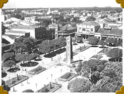 Praça do Ferreira - De beco do cotovelo à Coração de Fortaleza