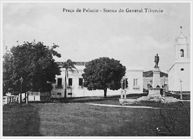 Largo do Palácio - Praça General Tibúrcio - A Praça dos Leões